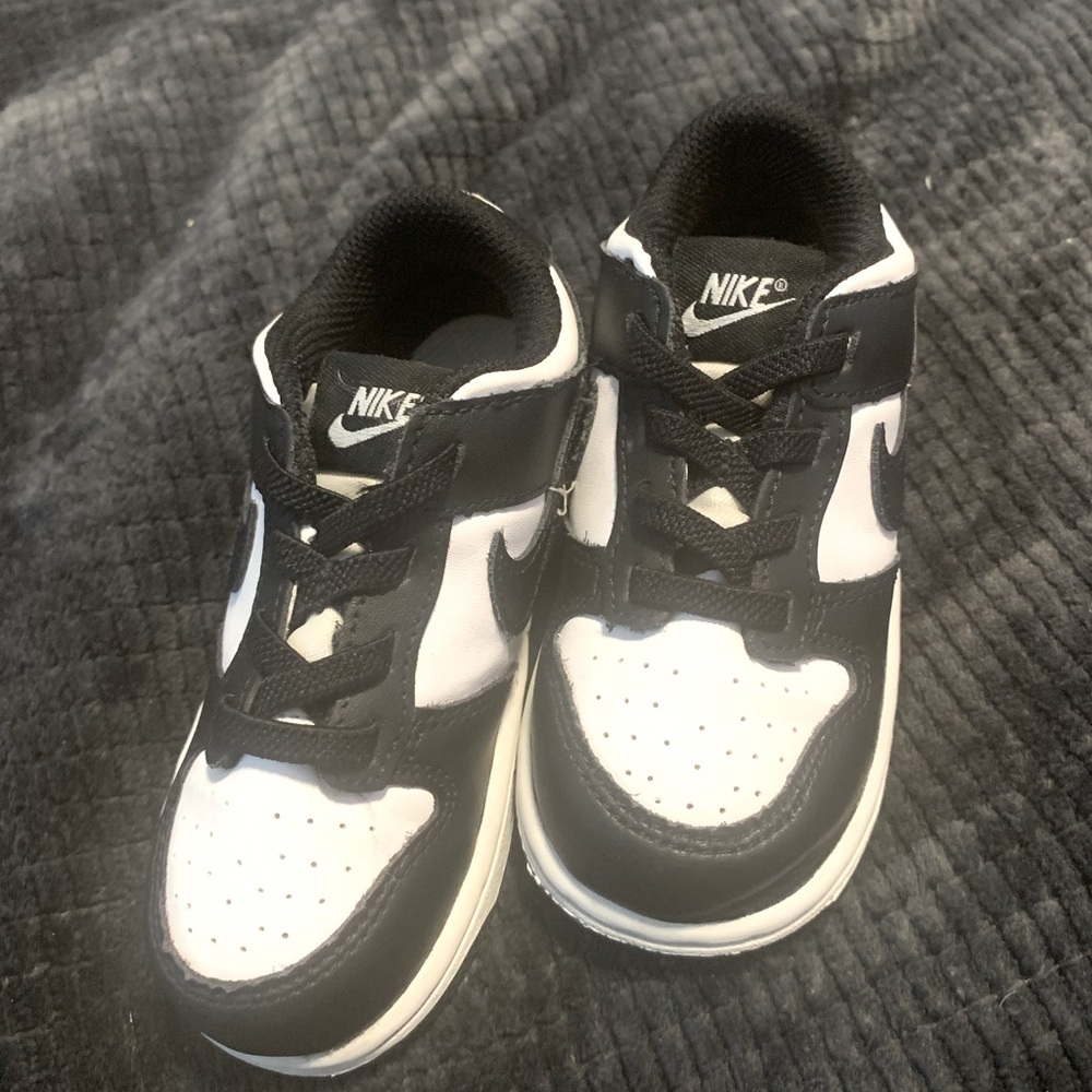 Kids Panda low rise dunks new condition only worn once